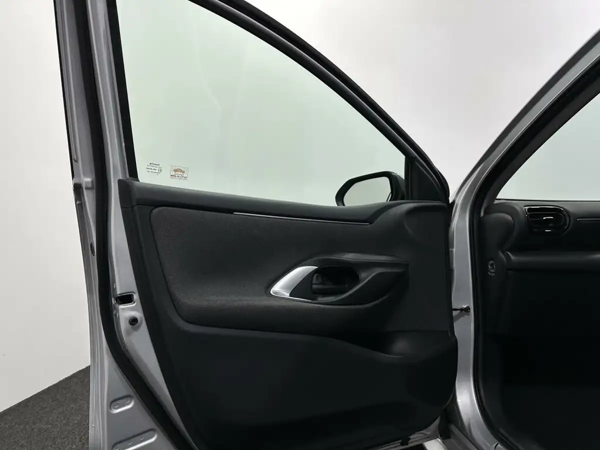 2021-toyota-yaris-15-vvt-i-icon-114bhp-hybrid-1490cc-e-cvt-big-33