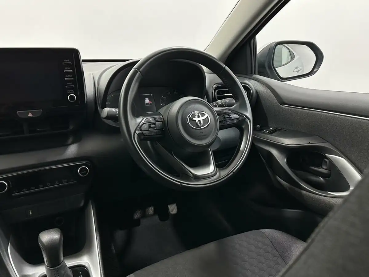 2021-toyota-yaris-15-vvt-i-icon-114bhp-hybrid-1490cc-e-cvt-big-9