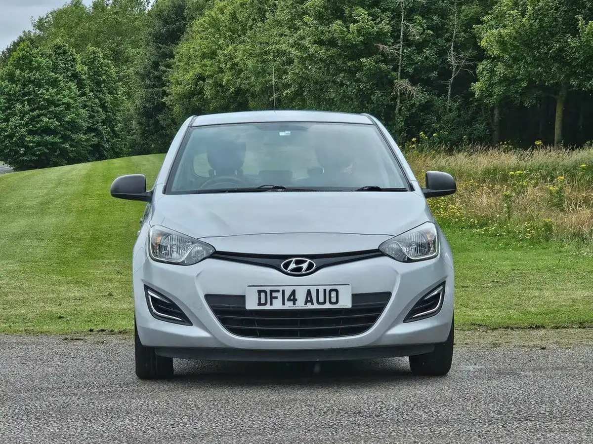 2014-hyundai-i20-12-classic-5d-big-1