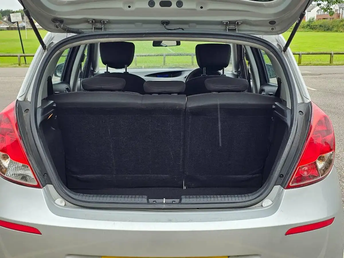 2014-hyundai-i20-12-classic-5d-big-29