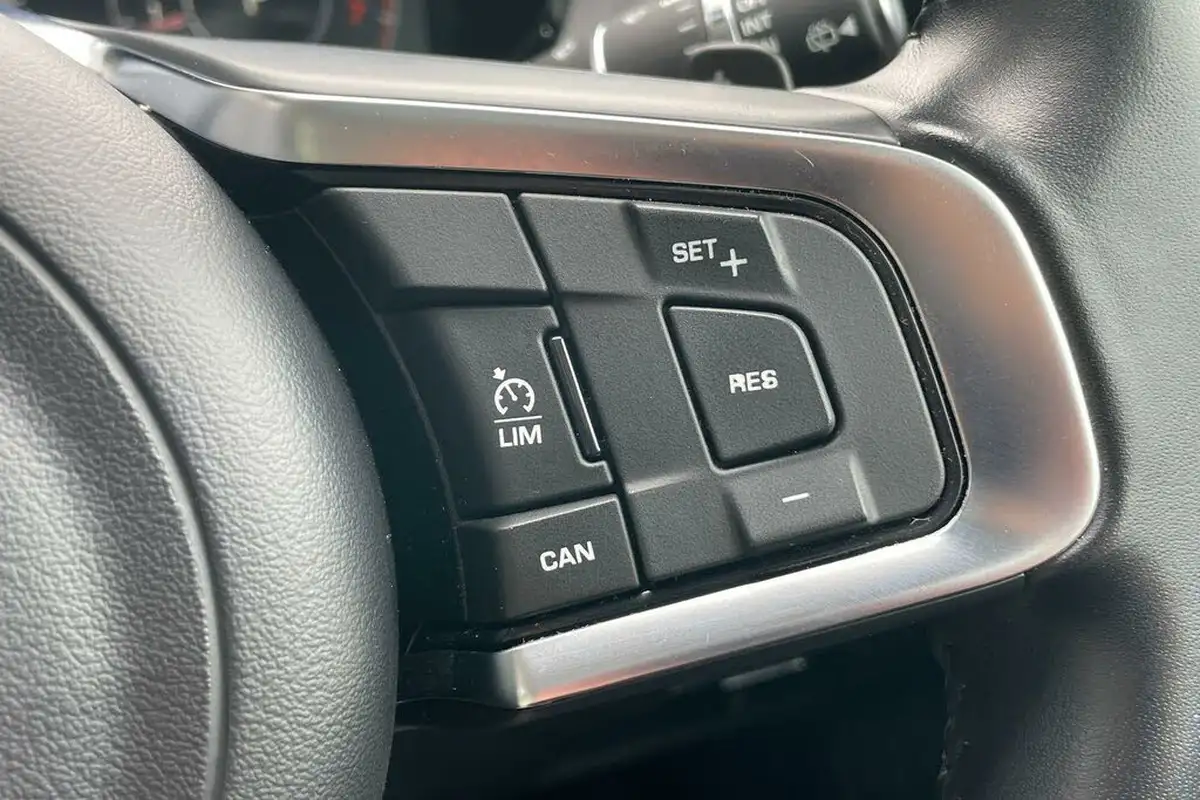 2019-jaguar-e-pace-20-i4-r-dynamic-s-200ps-big-38
