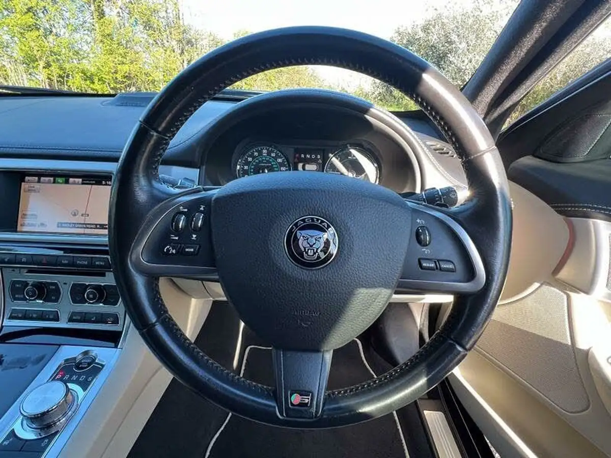 2015-jaguar-xf-30td-s-portfolio-sportbrake-5d-big-6