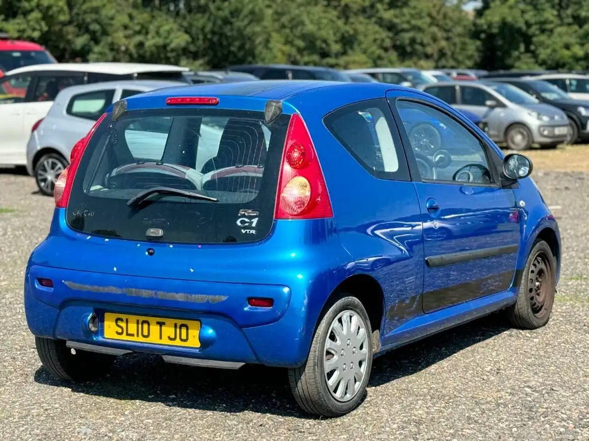 2010-citroen-c1-10-vtr-3d-big-9