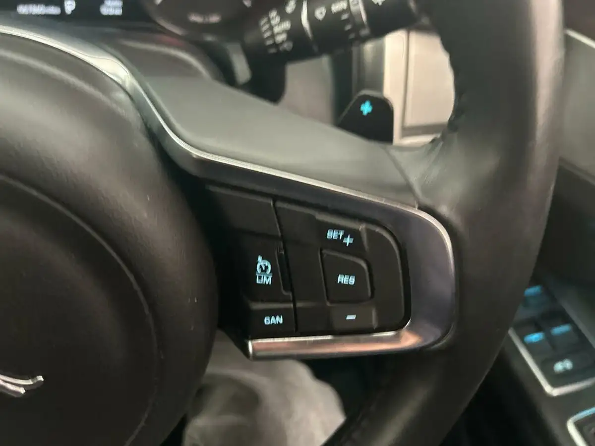 2018-jaguar-xf-20td-portfolio-180ps-awd-saloon-4d-1999cc-auto-big-14