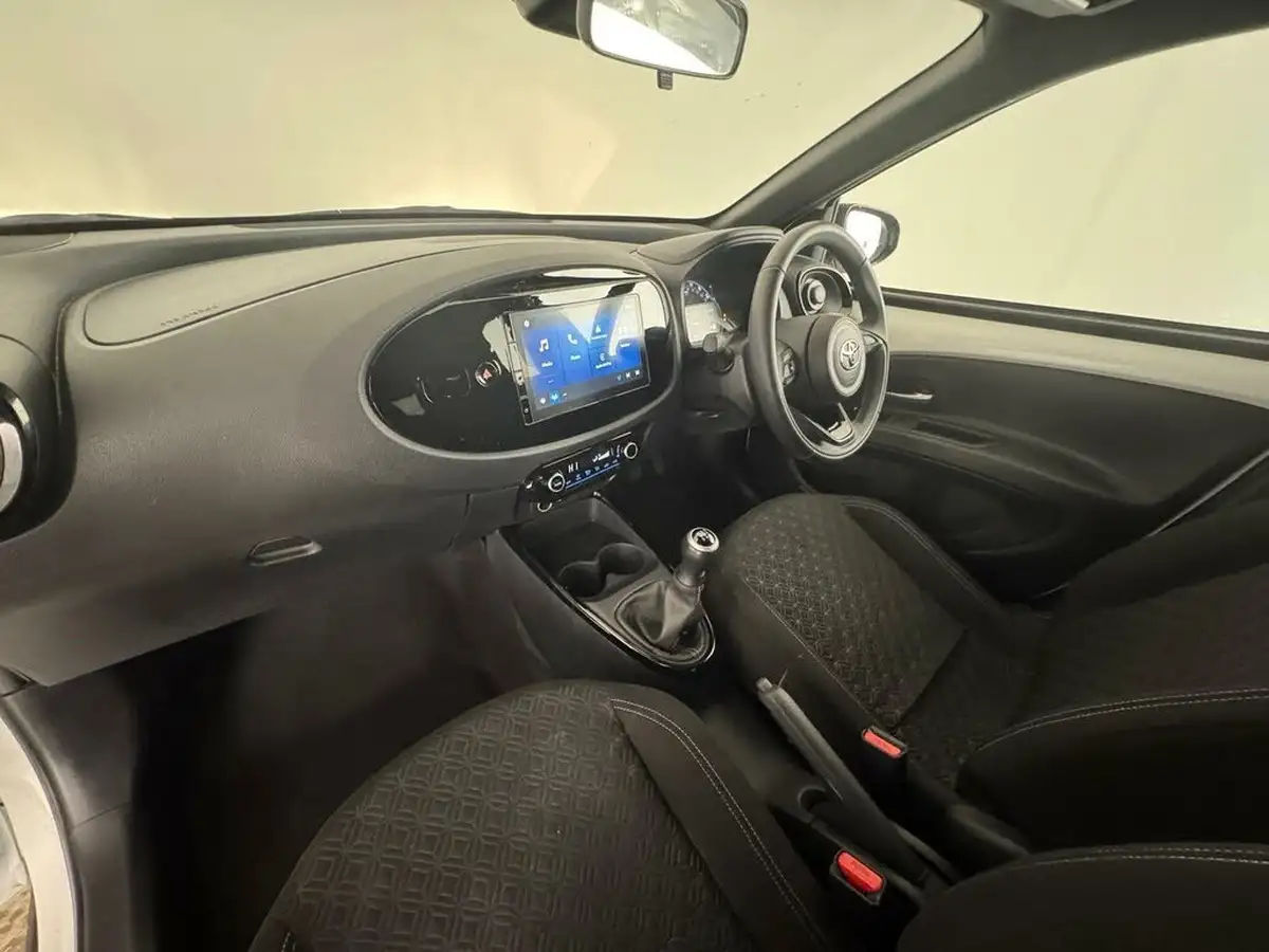 2024-toyota-aygo-x-10-vvt-i-edge-big-6