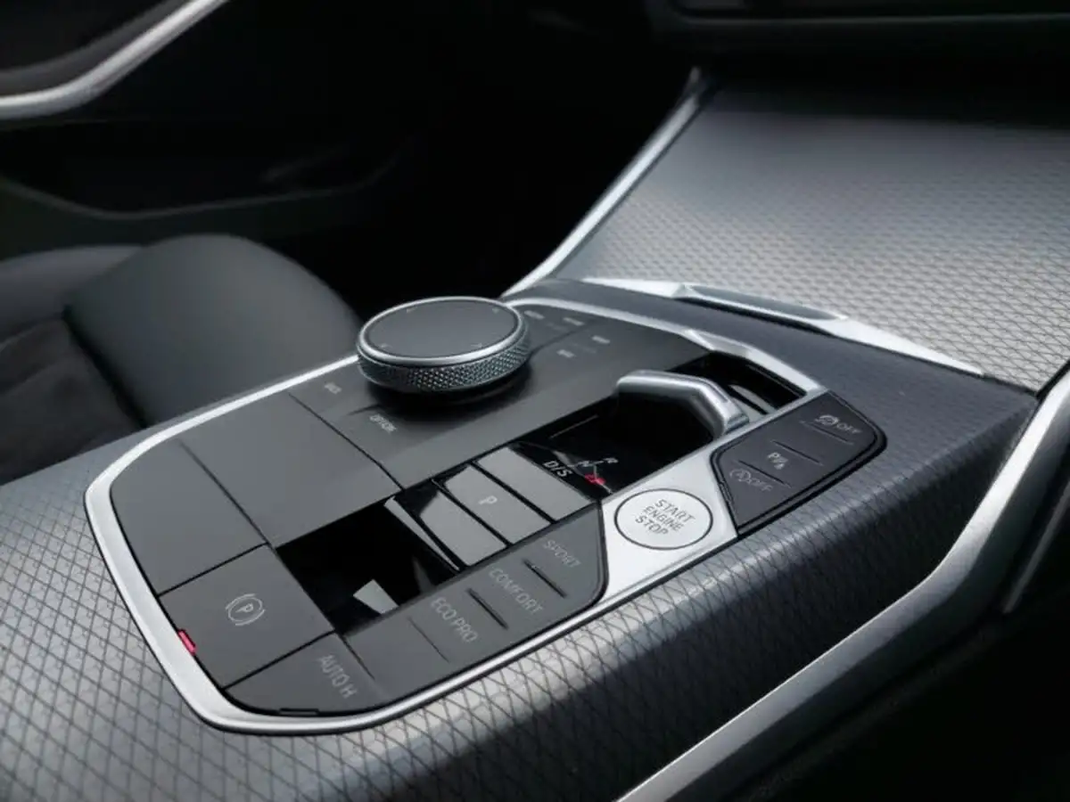 2024-bmw-3-series-20-320i-m-sport-saloon-4d-big-9