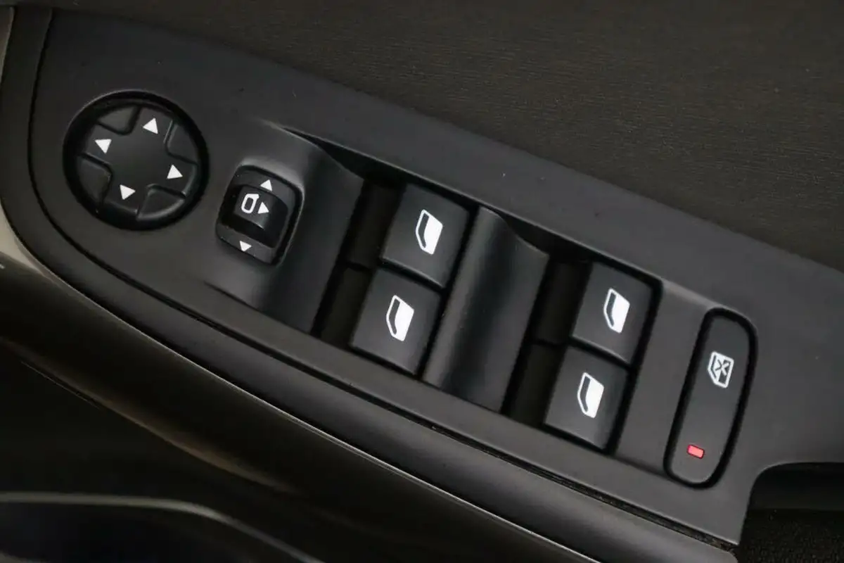 2021-citroen-grand-c4-spacetourer-12-puretech-sense-big-17
