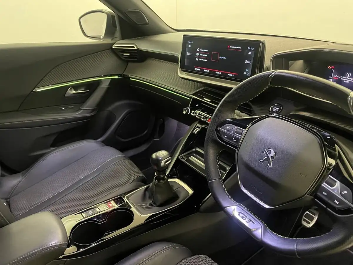 2022-peugeot-2008-suv-12-puretech-gt-big-32