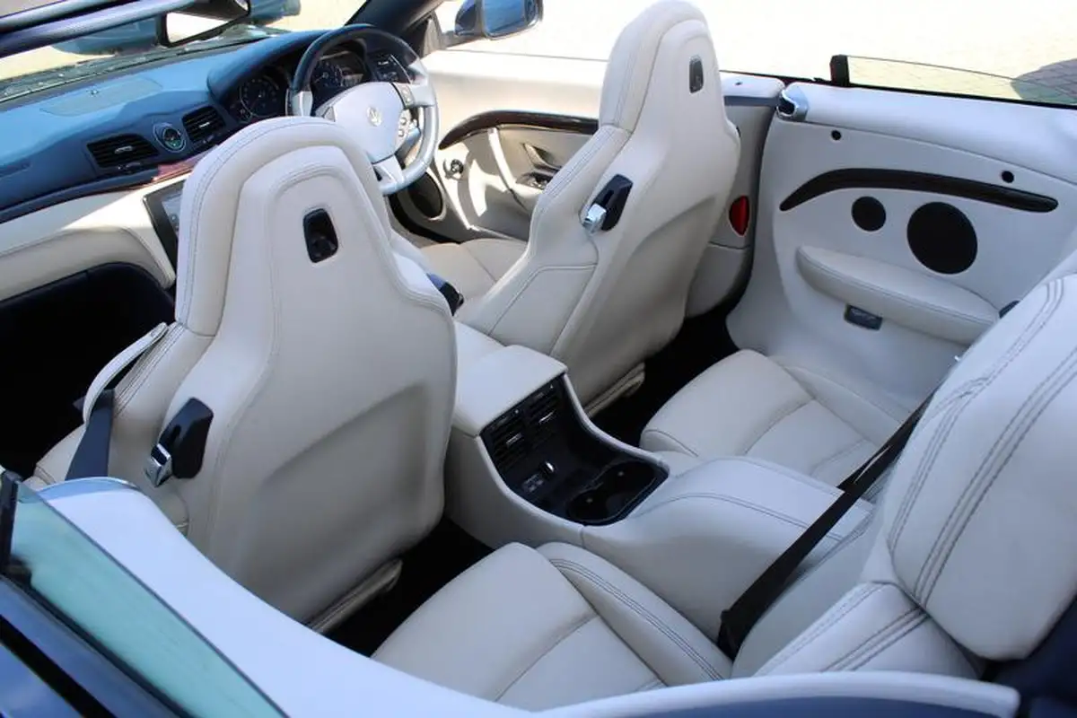 2019-maserati-grancabrio-47-sport-big-23