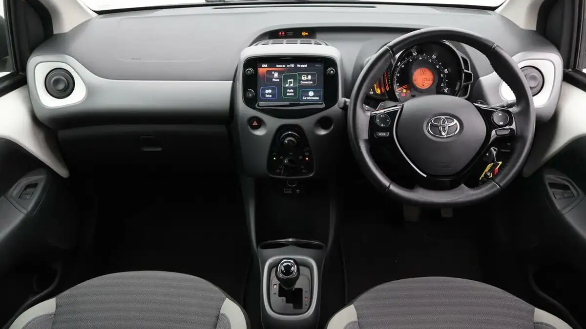 2019-toyota-aygo-10-vvt-i-x-play-tss-x-shift-big-13