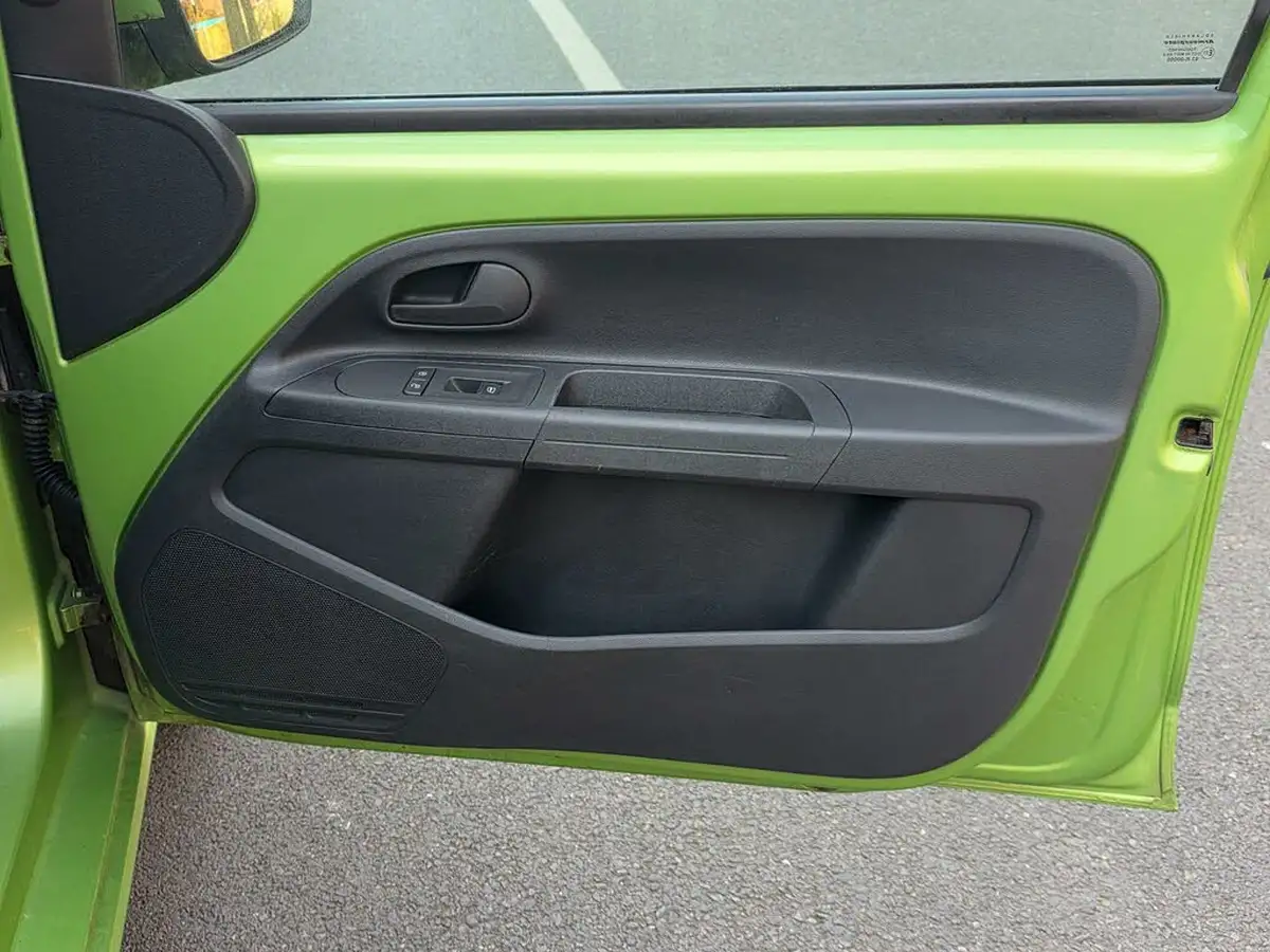 2013-skoda-citigo-10-se-59bhp-5d-big-17