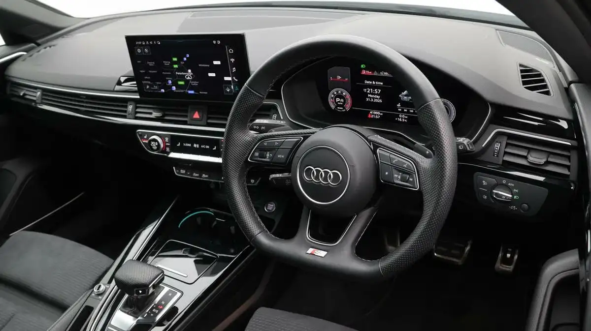 2022-audi-a4-avant-20-35-tfsi-black-edition-s-tronic-big-9