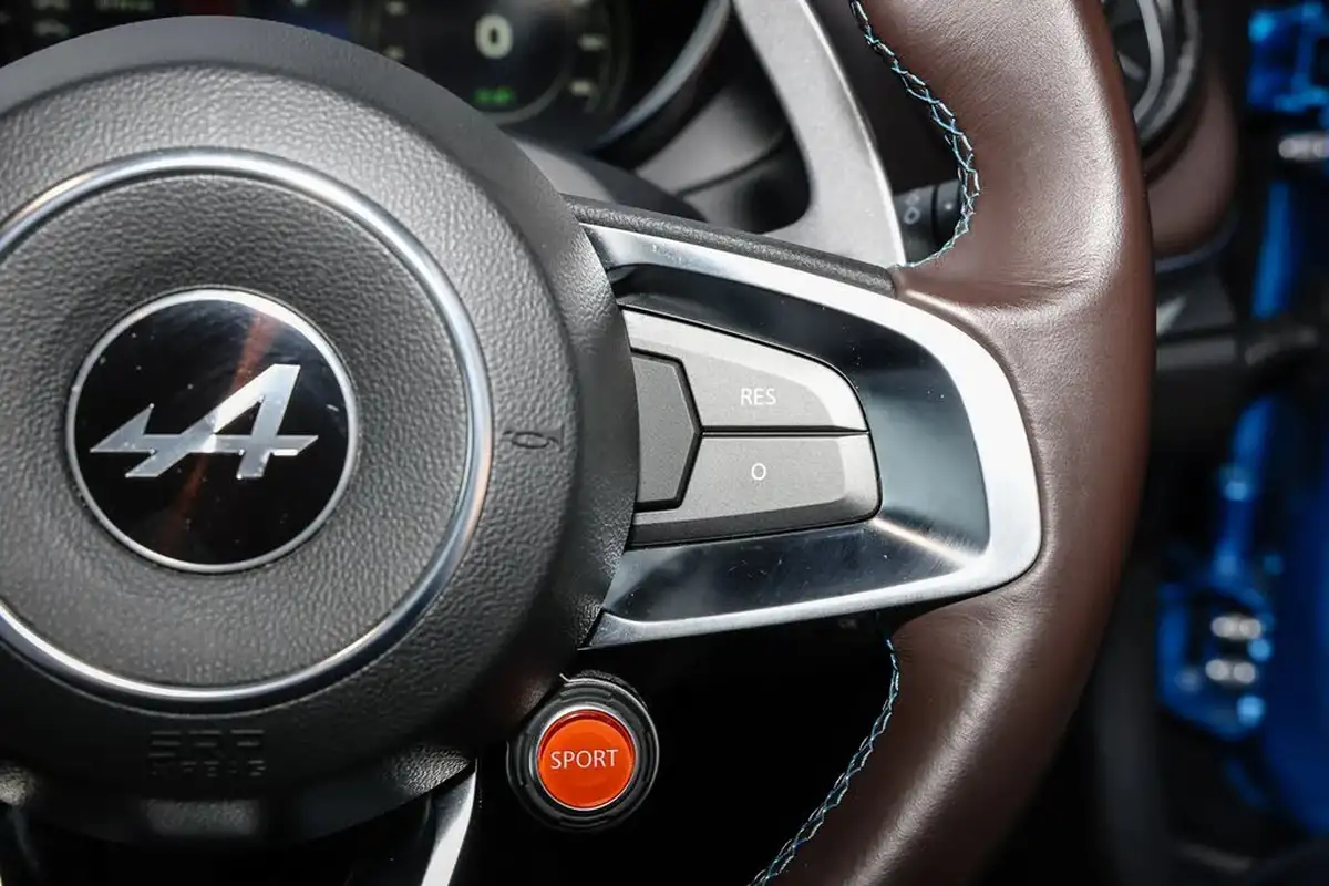 2023-alpine-a110-18-t-gt-big-15
