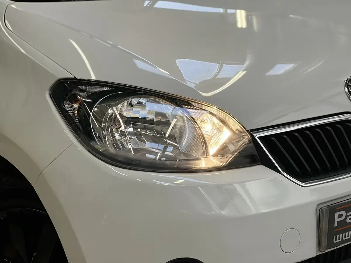 2016-skoda-citigo-10-mpi-black-edition-5d-big-19
