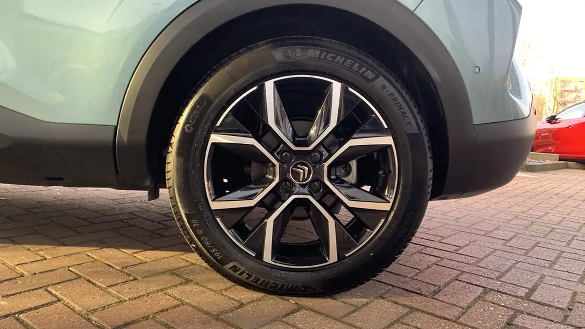 2022-citroen-c4-e-c-series-edition-big-14