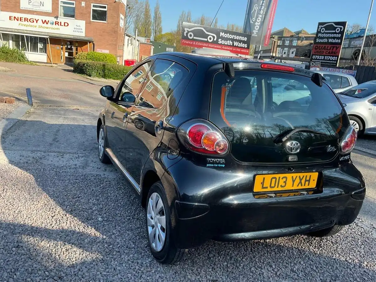 2013-toyota-aygo-10-aygo-ice-5d-big-71