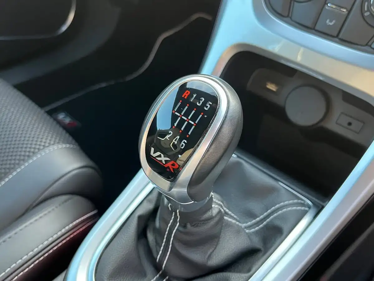 2015-vauxhall-astra-20-vxr-big-22