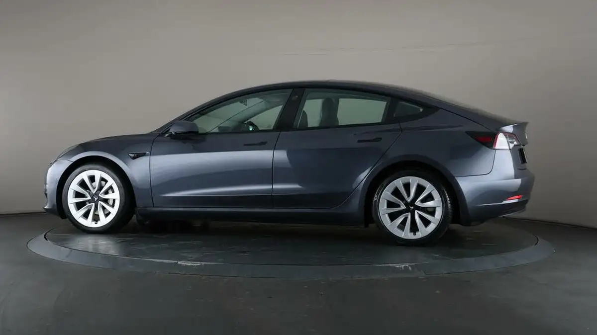 2020-tesla-model-3-e-long-range-big-28