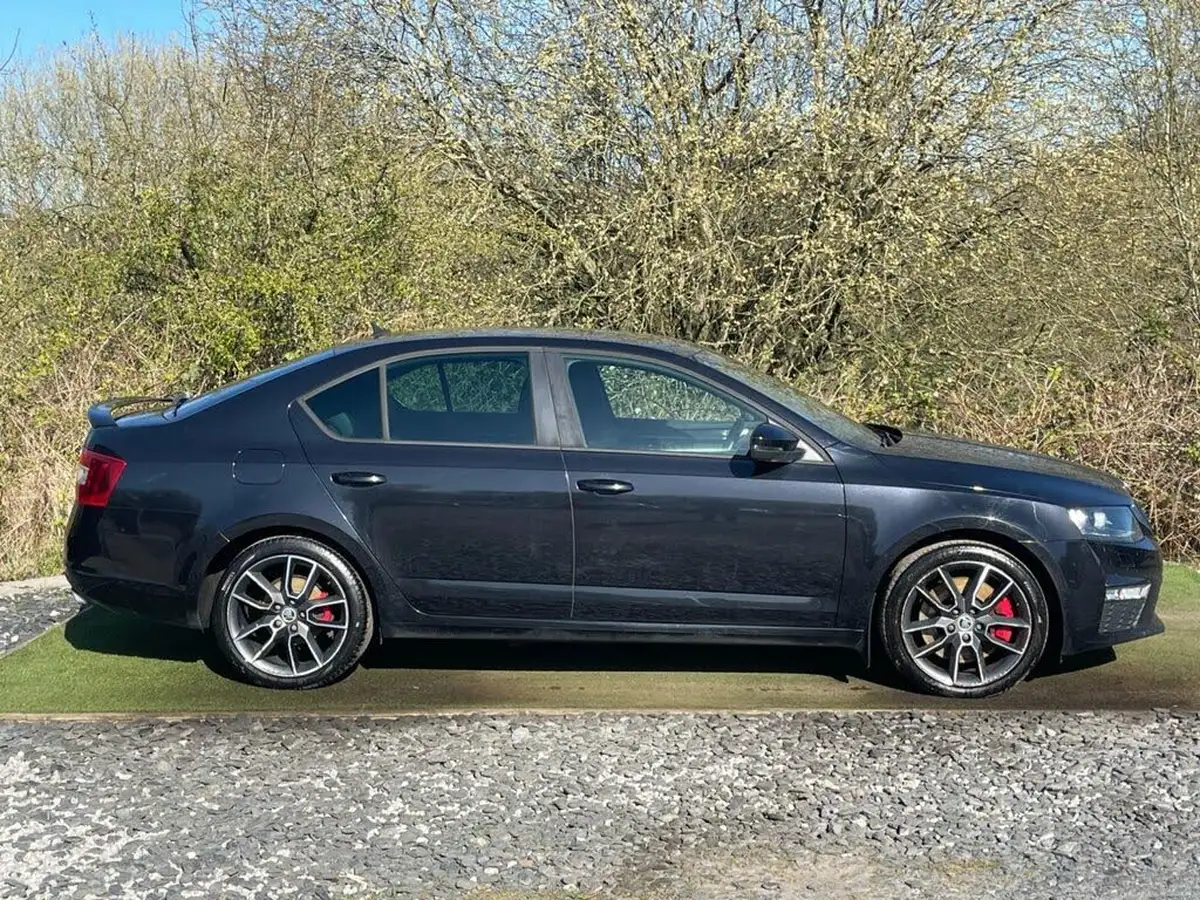 2015-skoda-octavia-20tdi-vrs-hatchback-big-2
