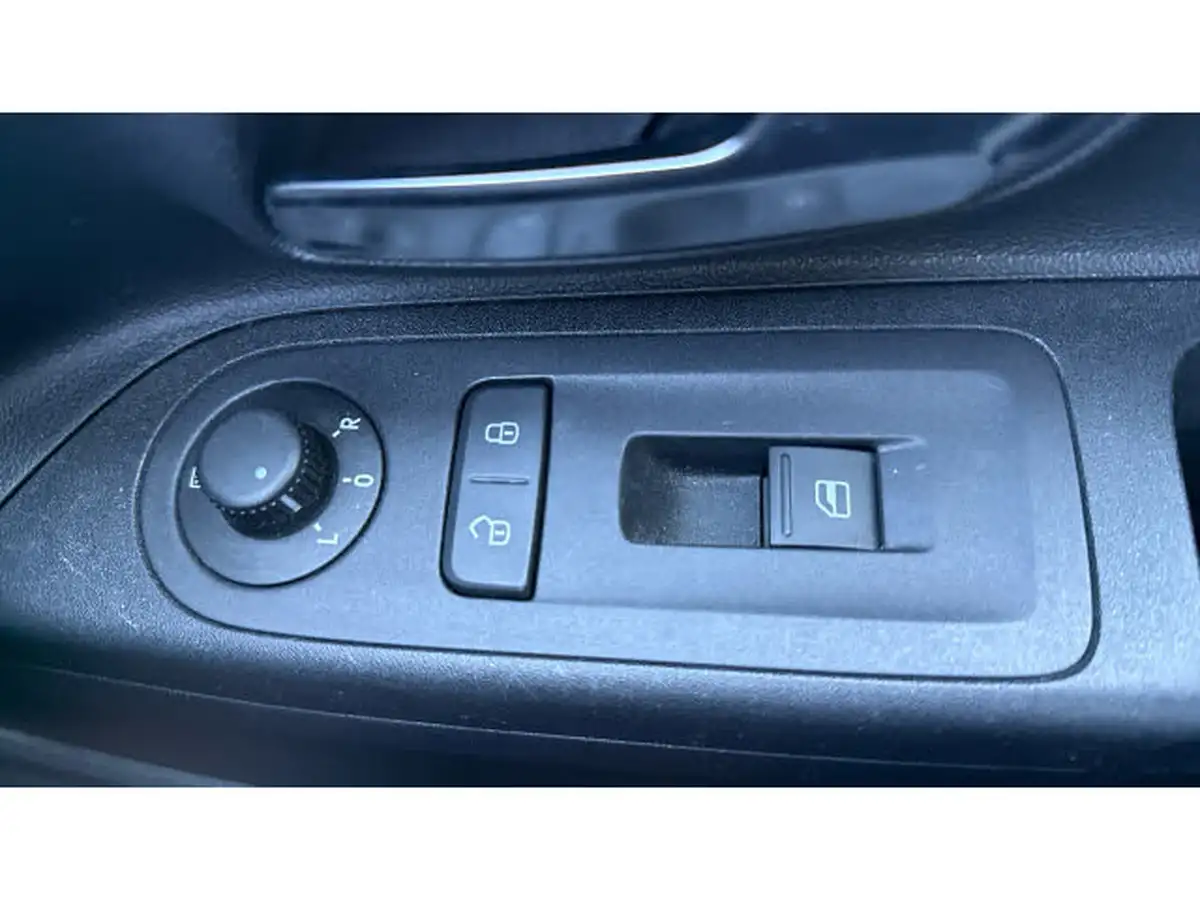 2013-skoda-citigo-10-elegance-59bhp-5d-big-7