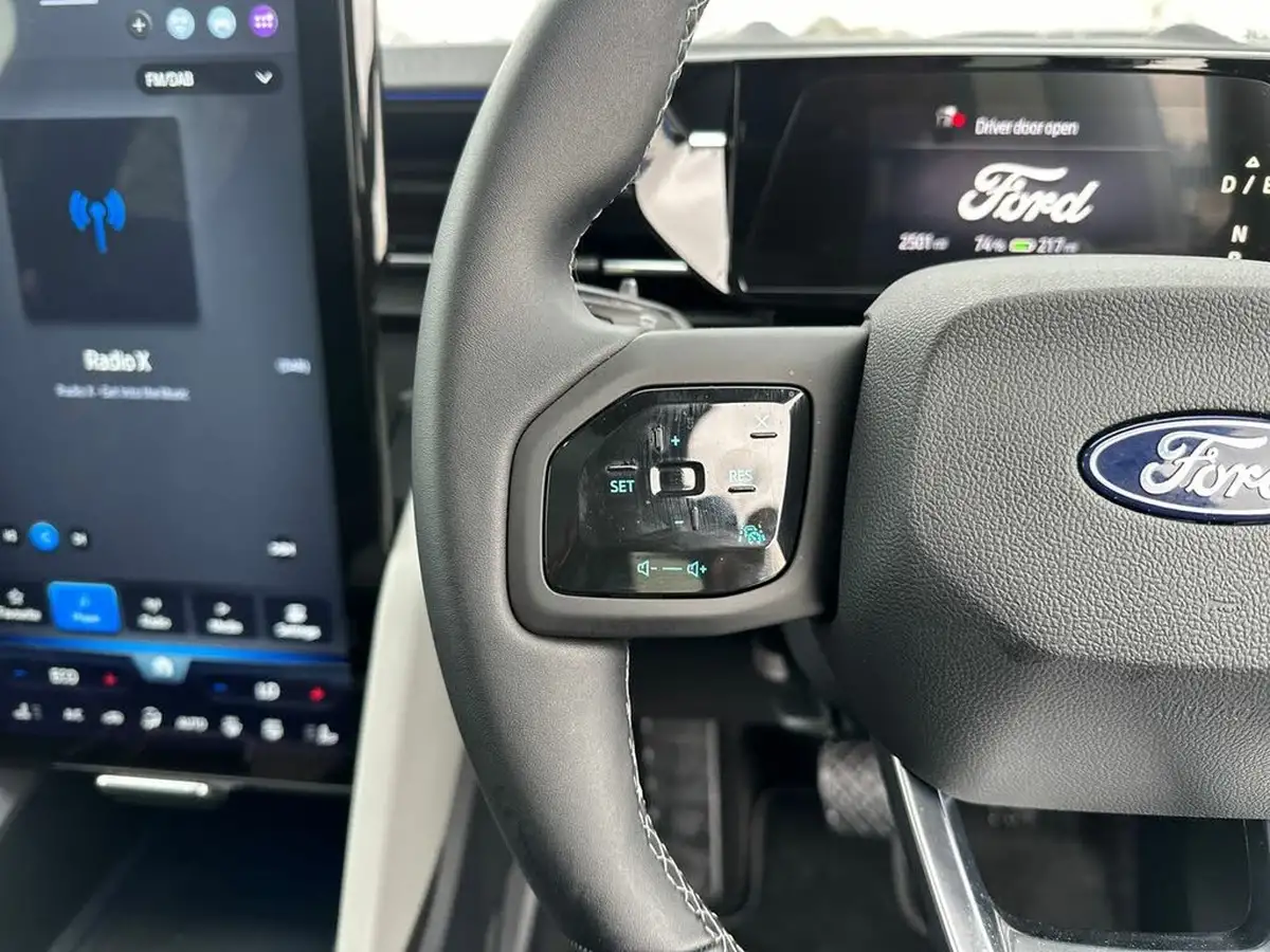 2024-ford-explorer-e-premium-286ps-77kwh-big-25