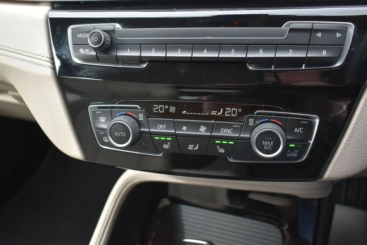 2021-bmw-x1-20-sdrive20i-xline-big-32