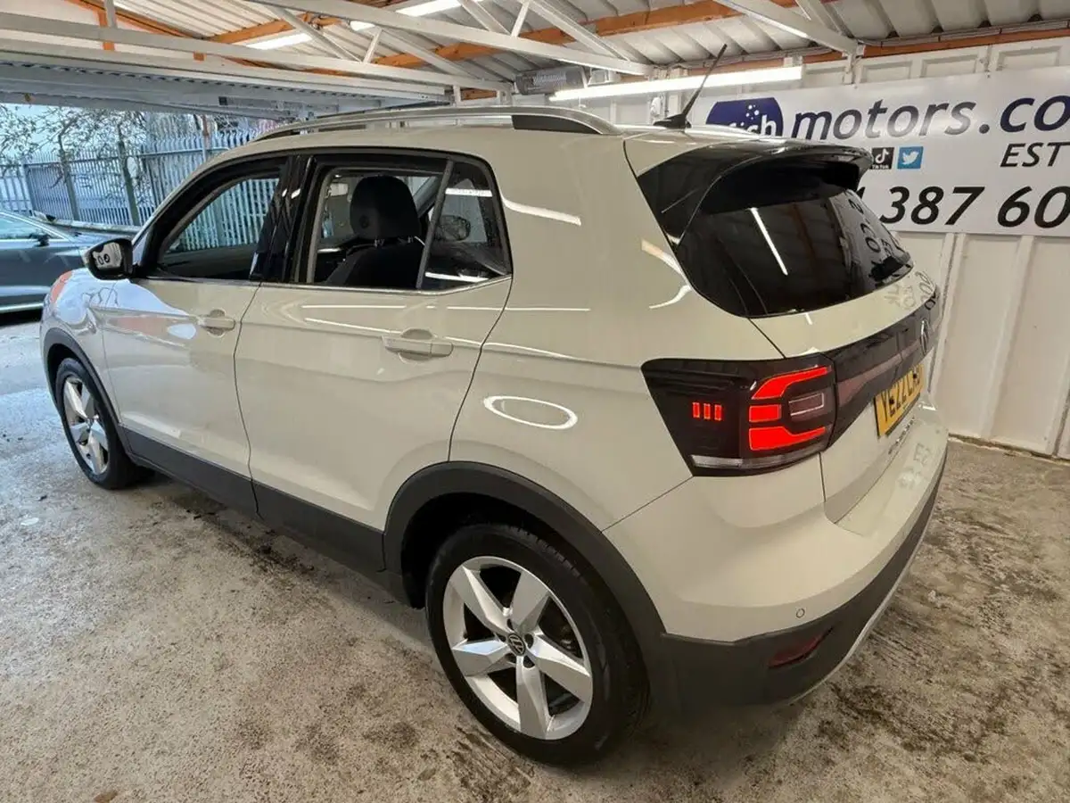 2022-volkswagen-t-cross-10-tsi-sel-dsg-big-15