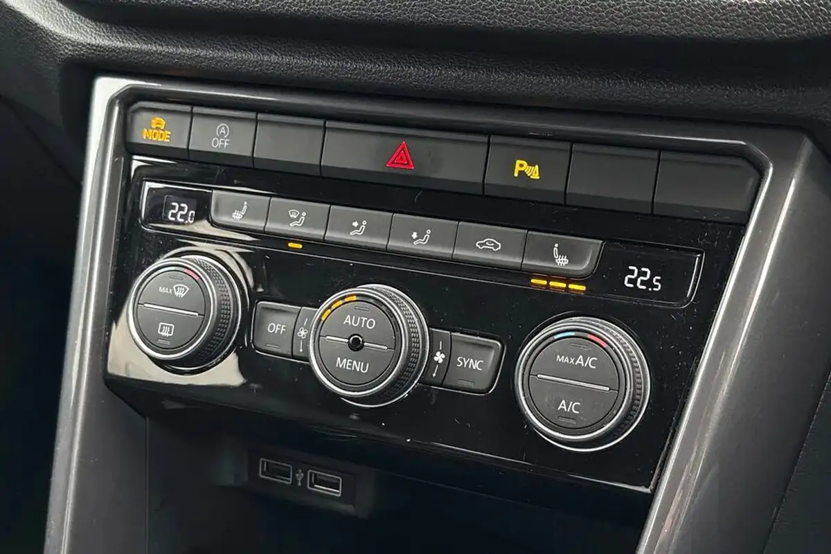 2020-volkswagen-t-roc-15-tsi-r-line-hatchback-5d-big-21