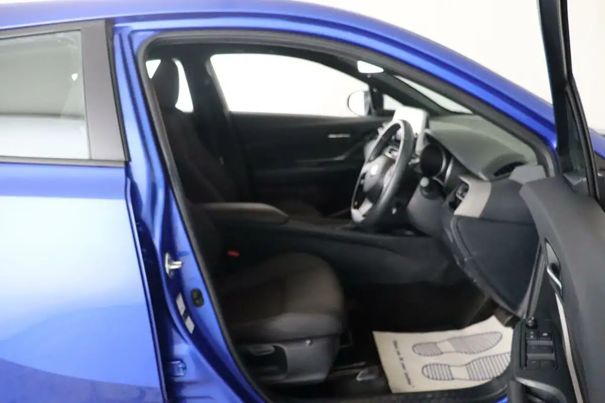 2022-toyota-c-hr-18-vvt-i-icon-big-17