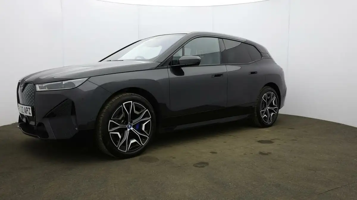 2022-bmw-ix-e-xdrive-50-m-sport-big-29