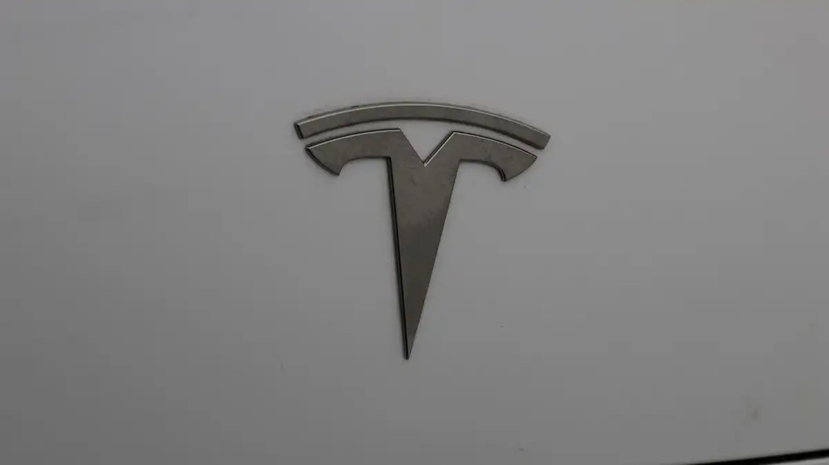2024-tesla-model-3-e-rwd-big-22