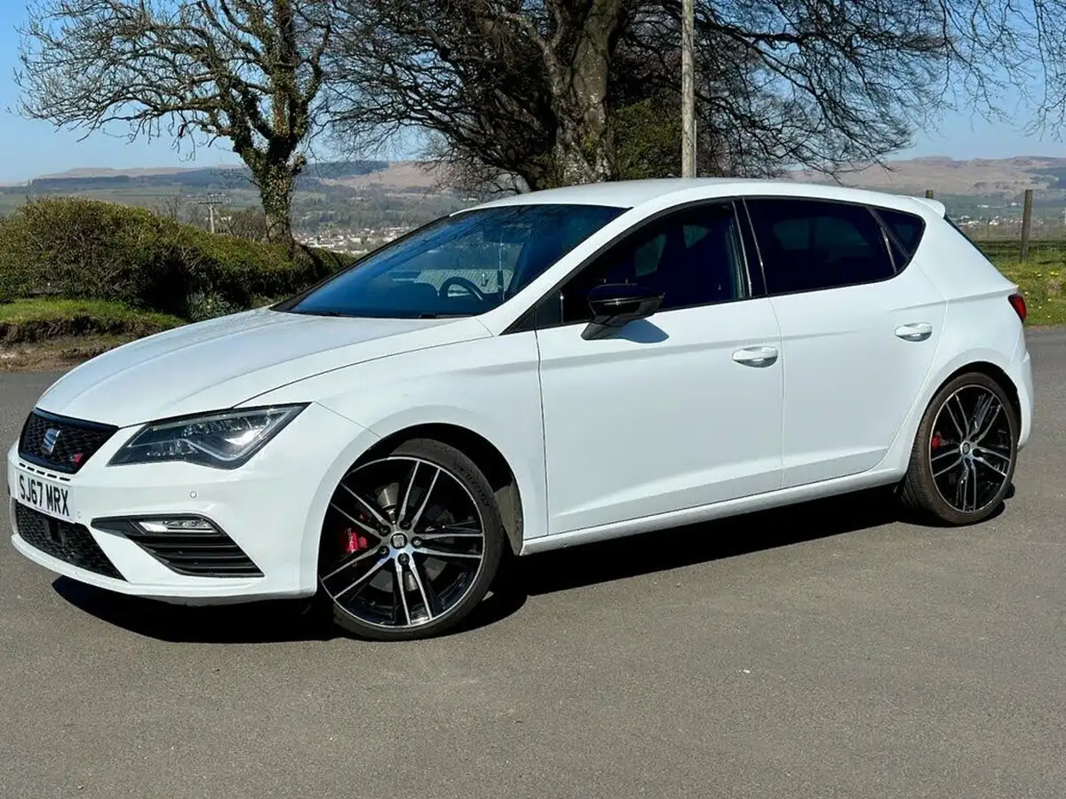 2017-seat-leon-20-tsi-cupra-300-hatchback-5d-big-1
