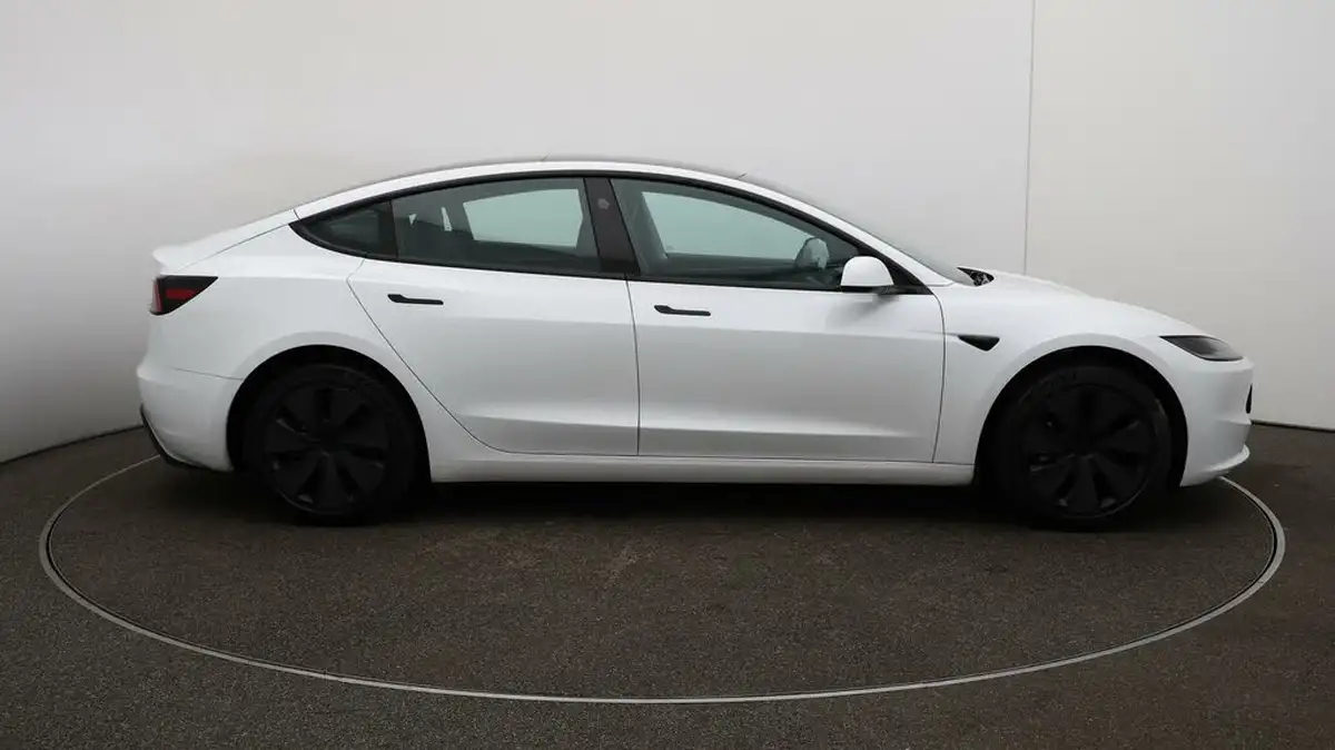 2024-tesla-model-3-e-rwd-big-40