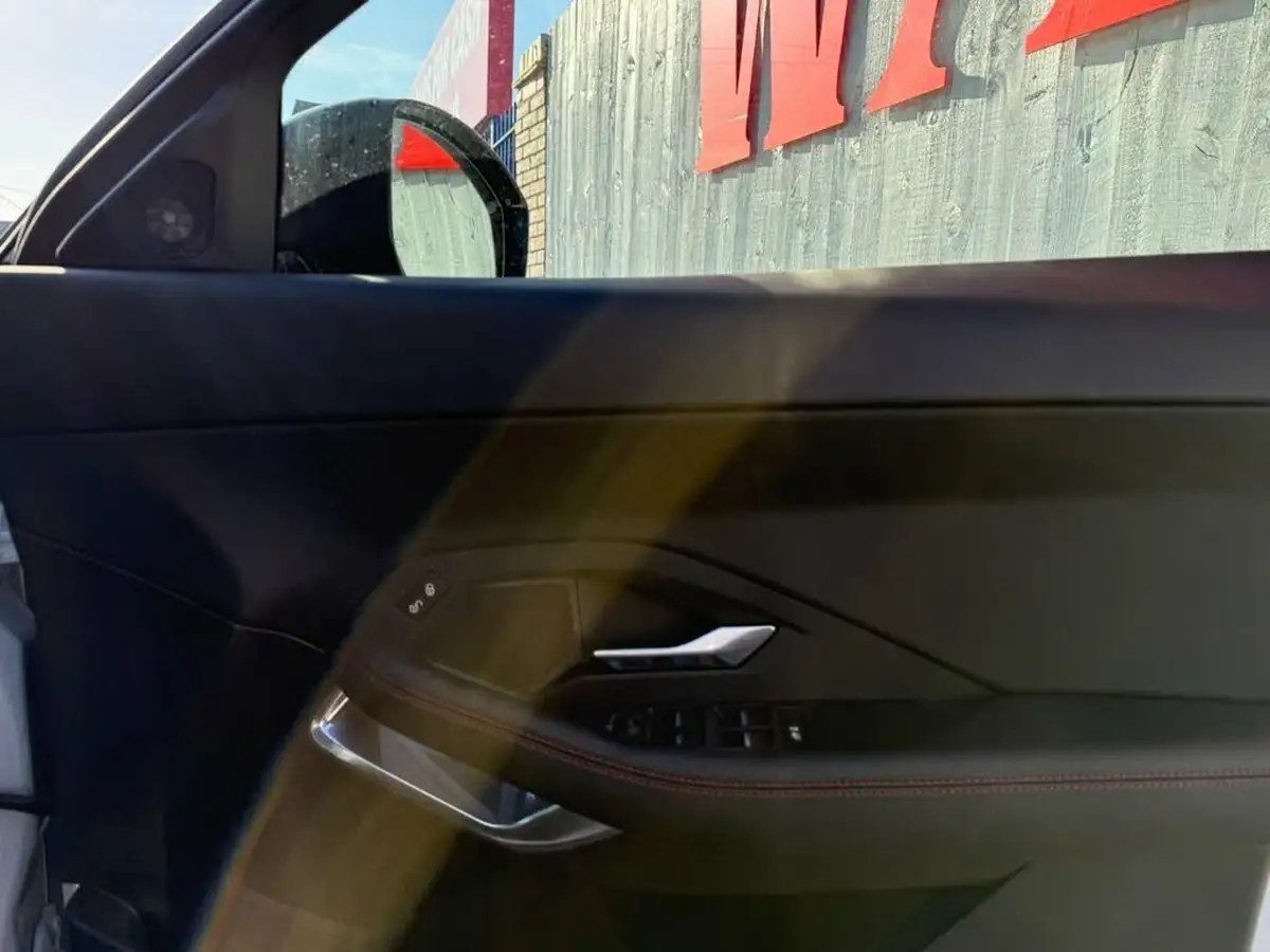 2020-jaguar-e-pace-20-i4d-chequered-flag-180ps-big-58