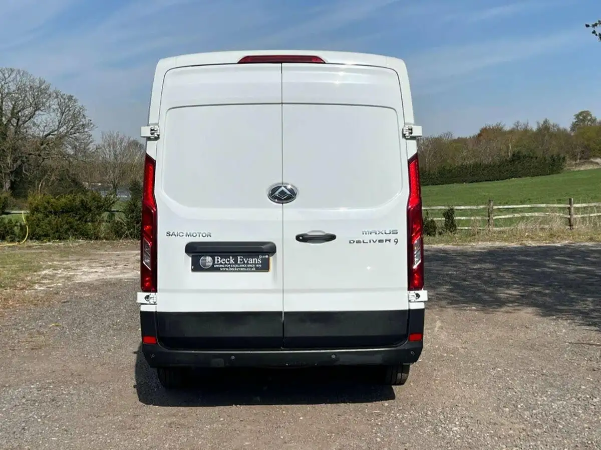 2023-maxus-deliver-9-big-12