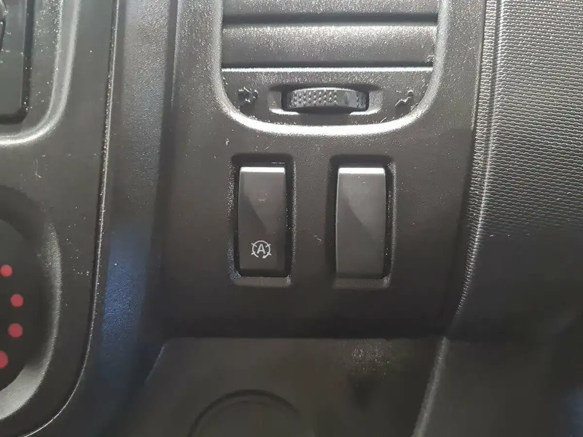 2021-renault-trafic-20dci-sl28-energy-120-business-big-28