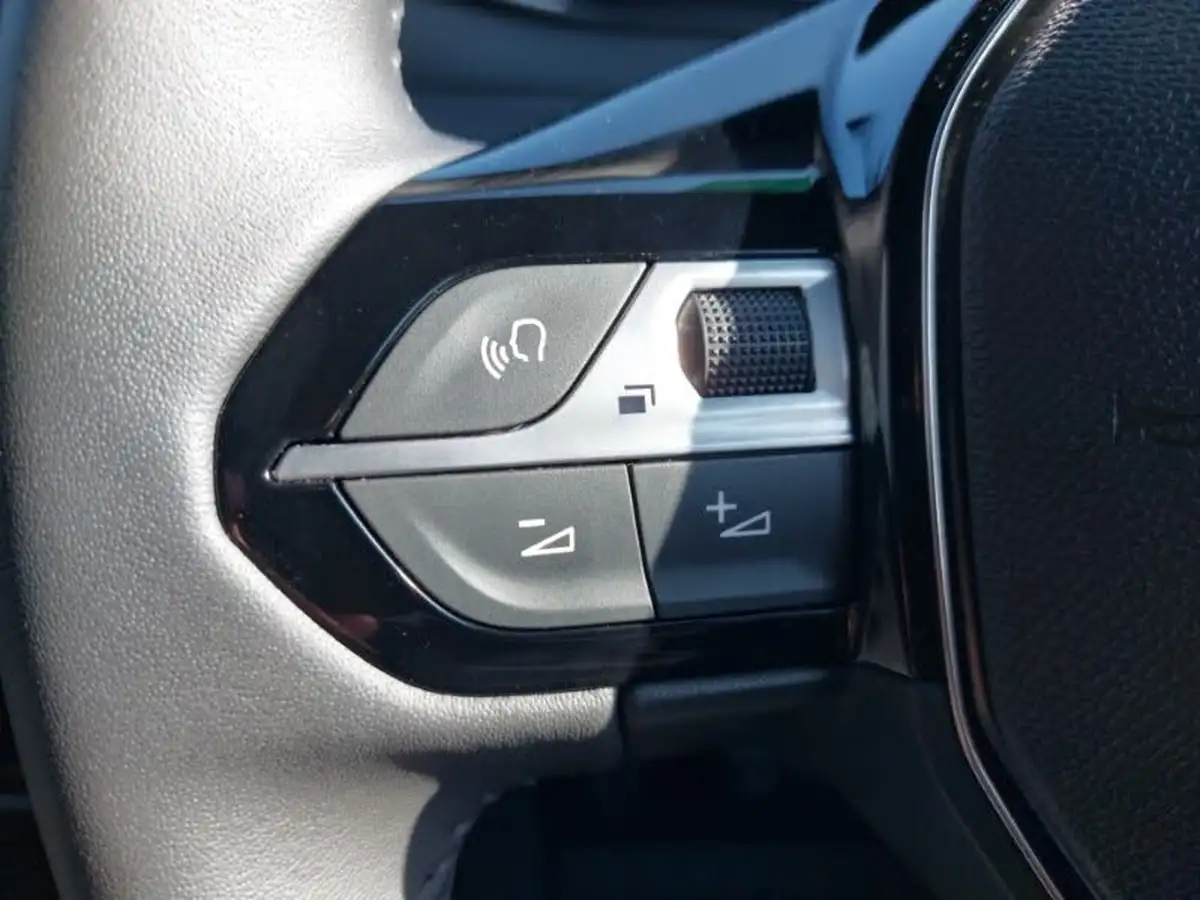 2024-peugeot-2008-suv-12-puretech-allure-130ps-big-11