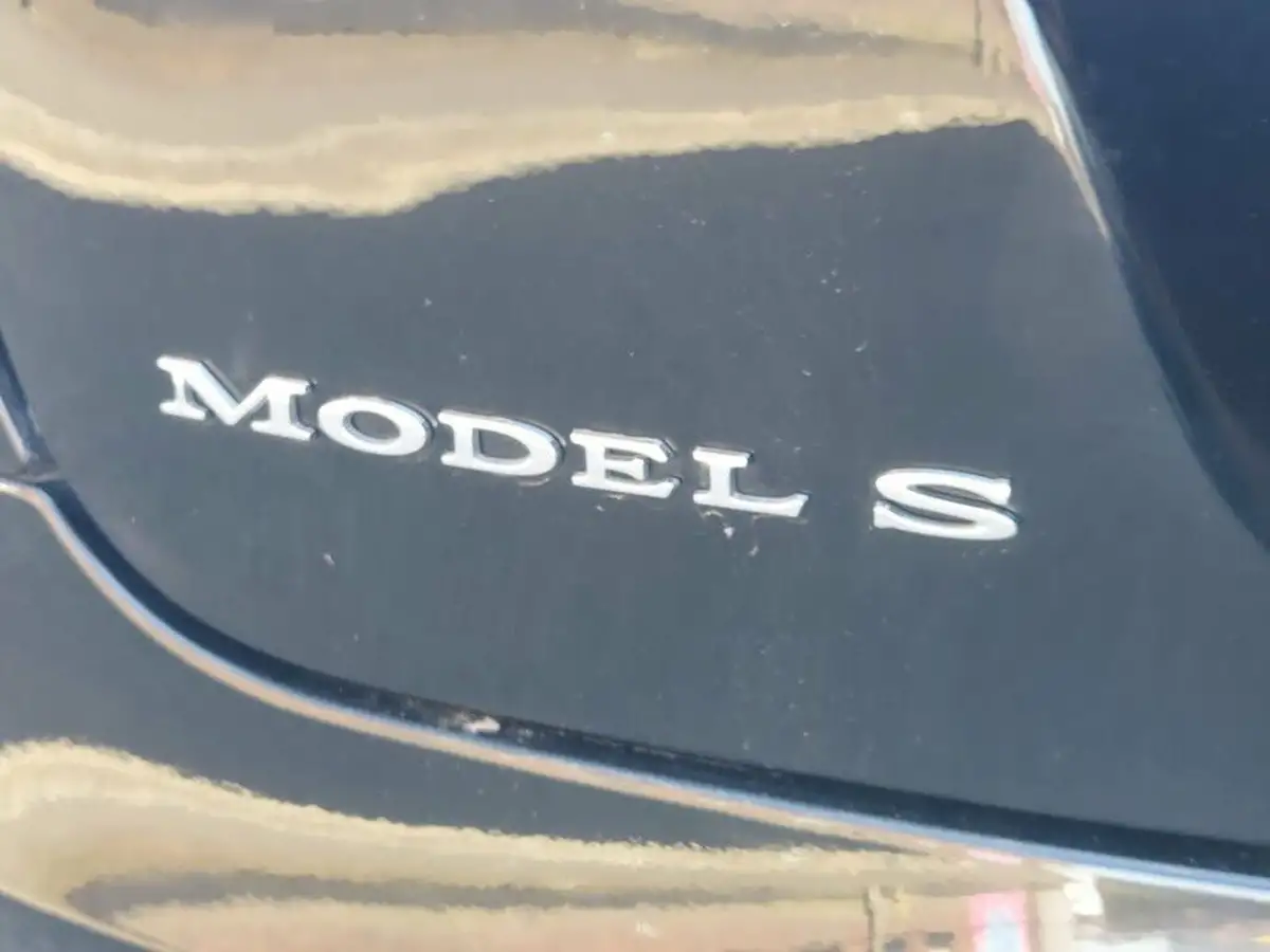 2017-tesla-model-s-e-90d-311kw-nav-big-14