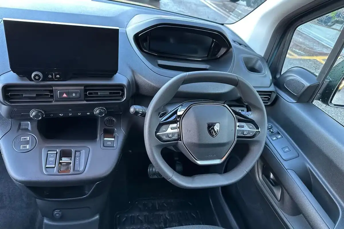 2024-peugeot-partner-big-12