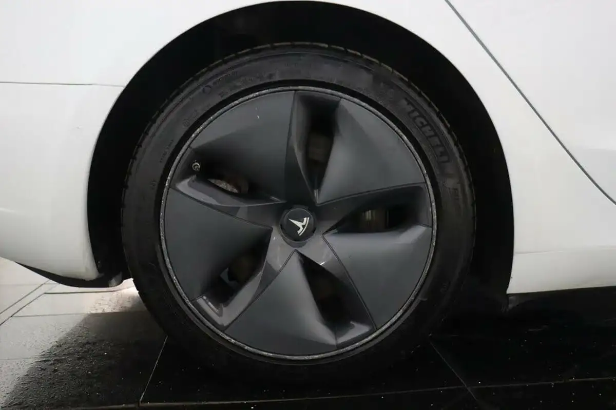 2019-tesla-model-3-e-standard-plus-big-28