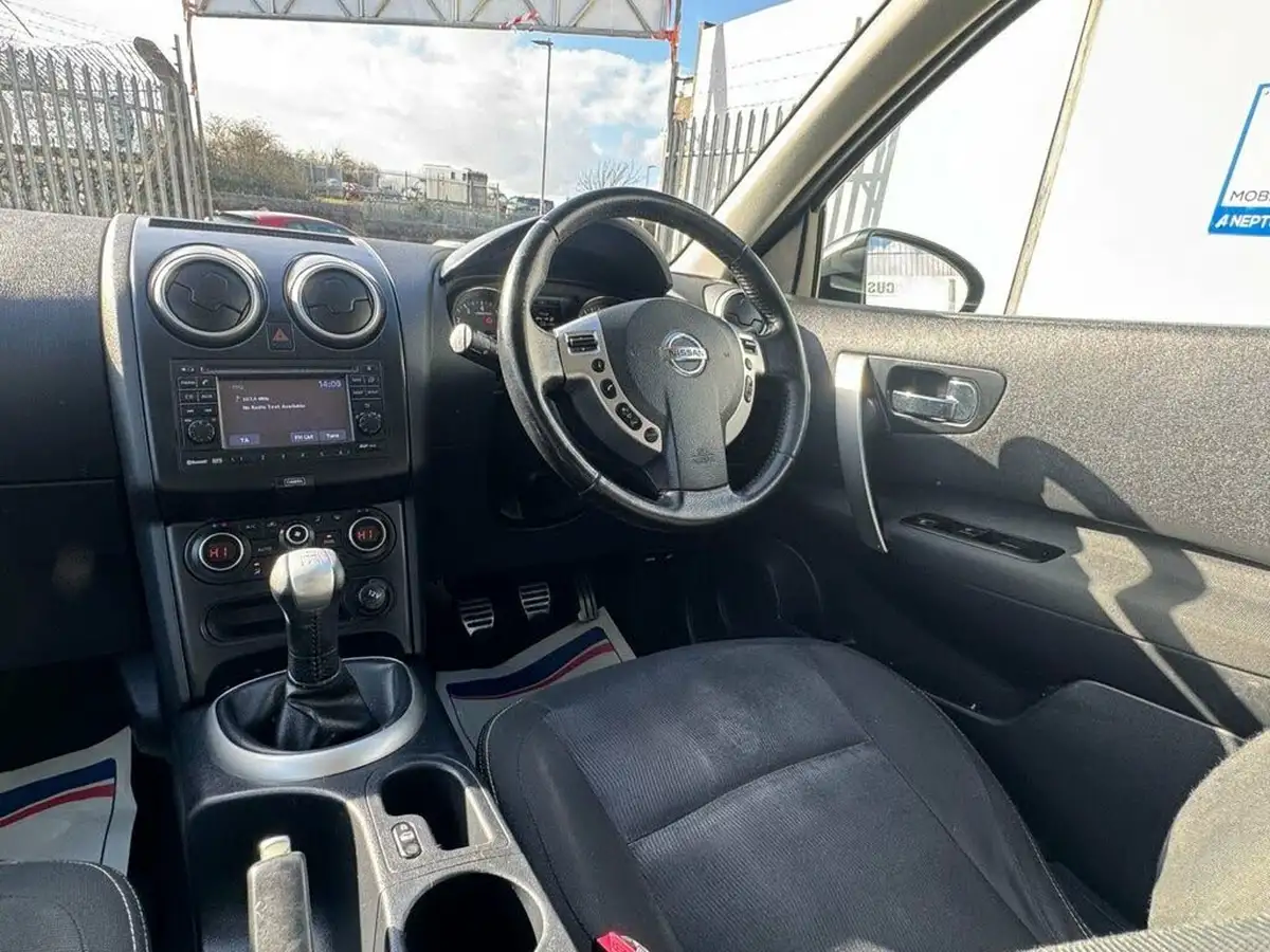 2012-nissan-qashqai-16-n-tec-big-23