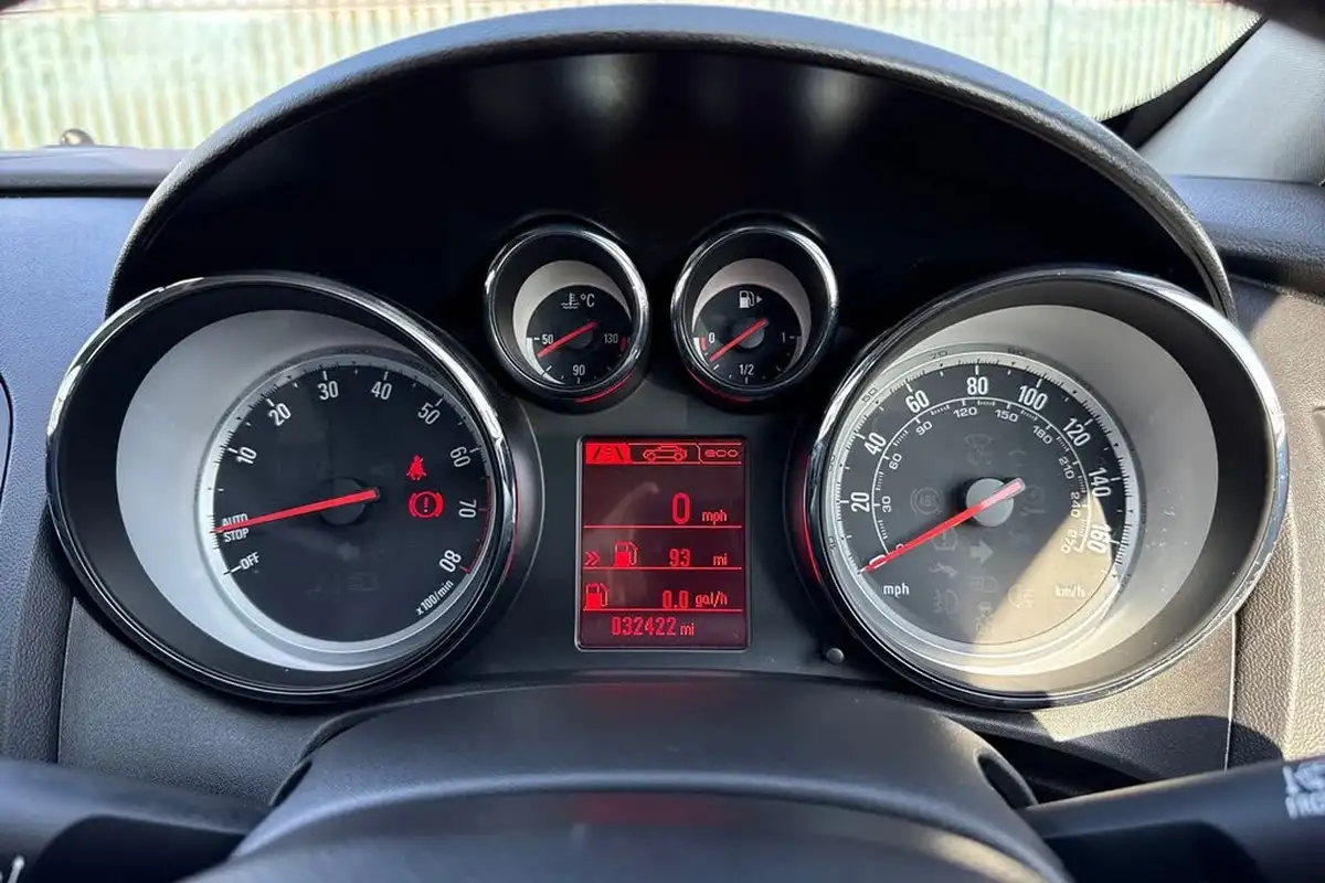 2017-vauxhall-gtc-14i-sri-turbo-140ps-big-37