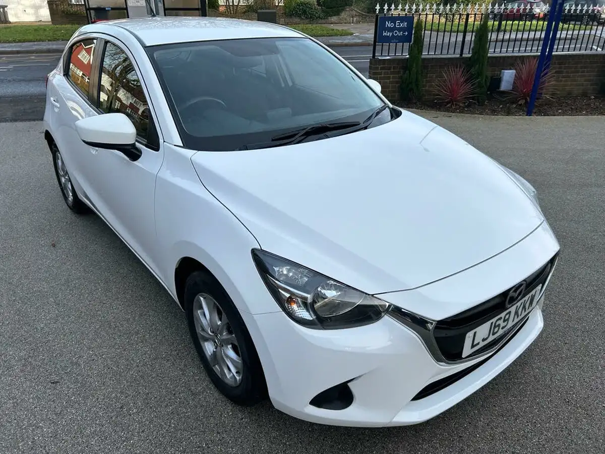 2019-mazda-mazda2-15-se-big-2