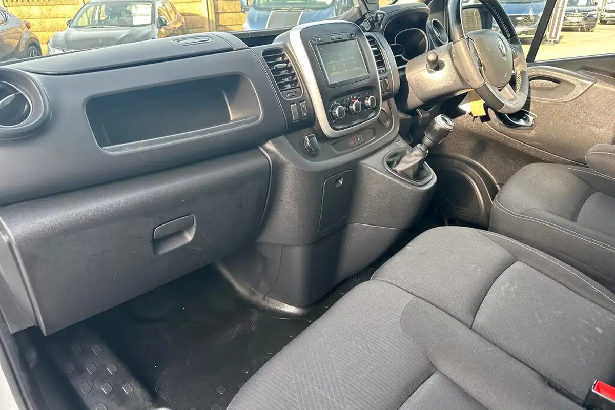 2021-renault-trafic-20dci-ll30-energy-120-sport-big-3