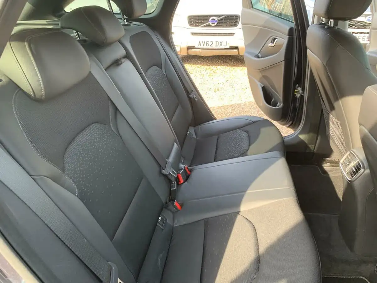 2017-hyundai-i30-14-t-gdi-premium-tourer-big-44