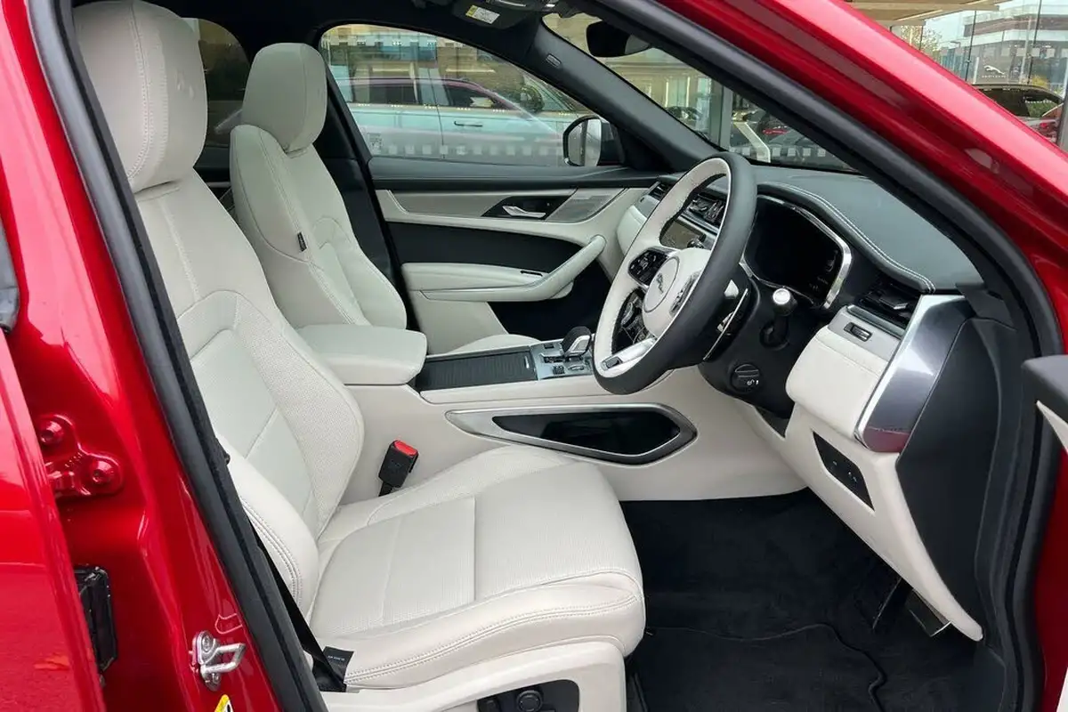 2024-jaguar-f-pace-20-d200-r-dynamic-se-black-90th-anniversary-edition-big-37