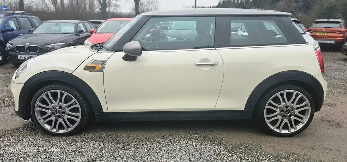 2017-mini-cooper-15td-cooper-d-seven-3d-big-3