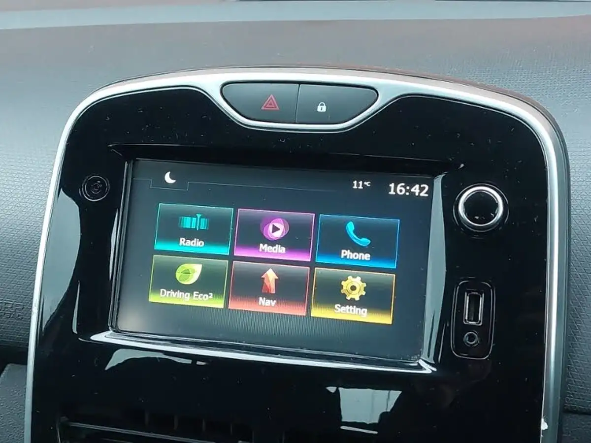 2016-renault-clio-09-tce-dynamique-nav-big-15