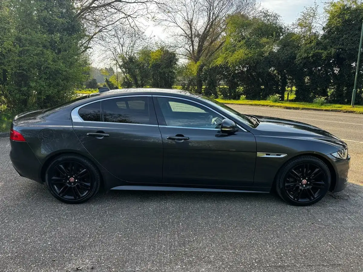 2017-jaguar-xe-20d-r-sport-180ps-ss-1999cc-big-9