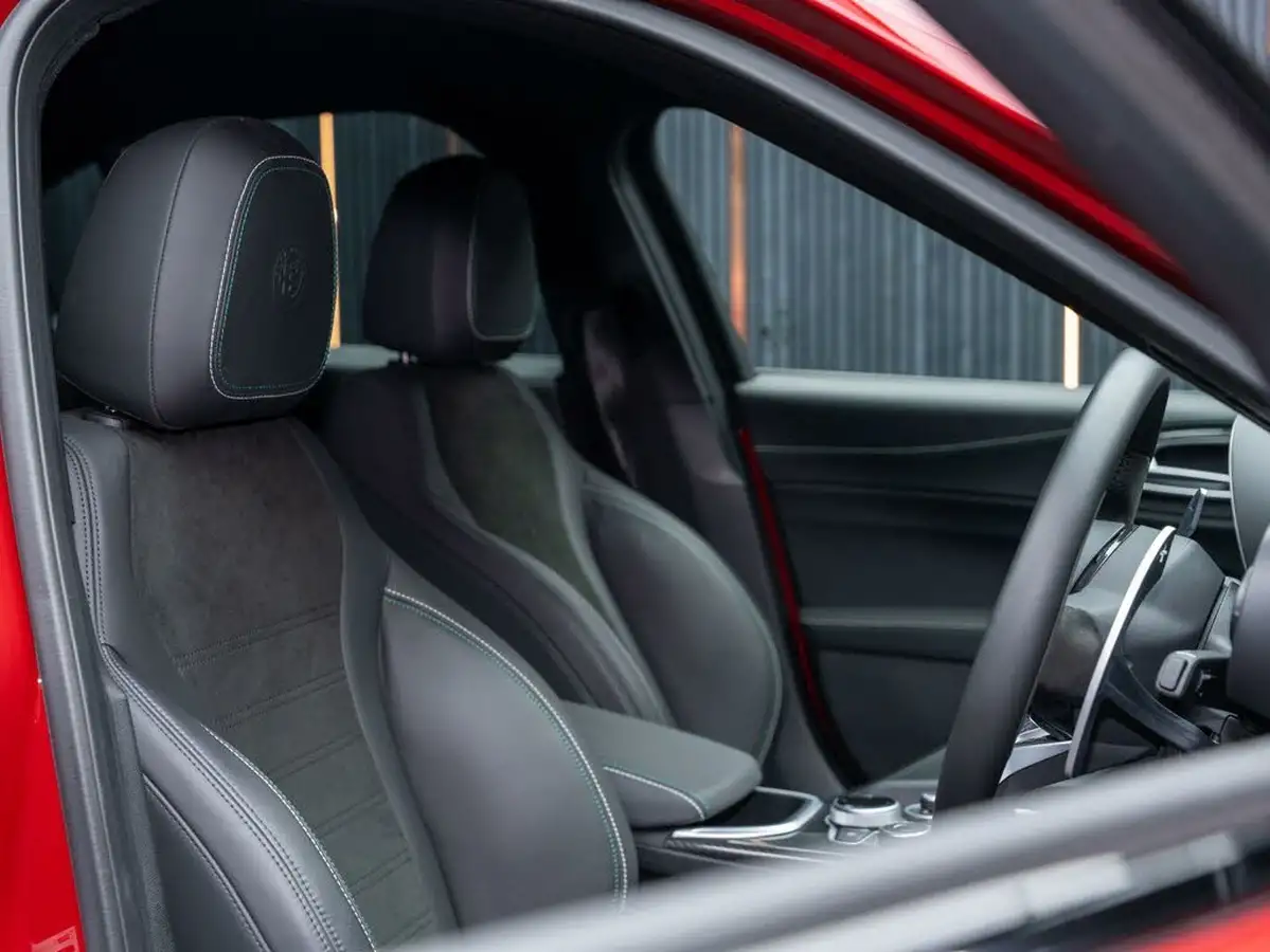 2022-alfa-romeo-giulia-29-biturbo-quadrifoglio-big-31